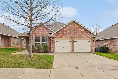 4705 Redbud Dr, Denton, TX 76208