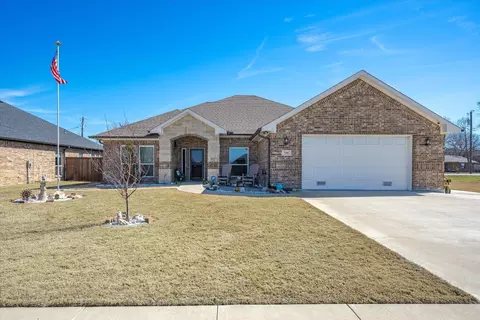 715 Cobblestone Cir, Mabank, TX 75147