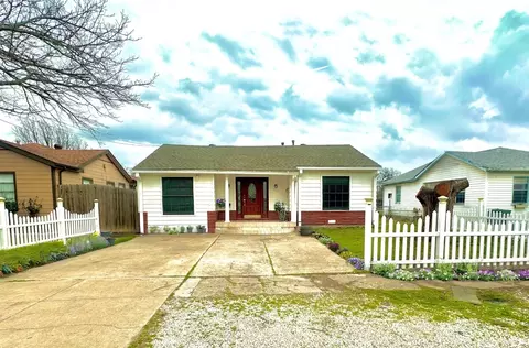 424 NW 17th St, Grand Prairie, TX 75050
