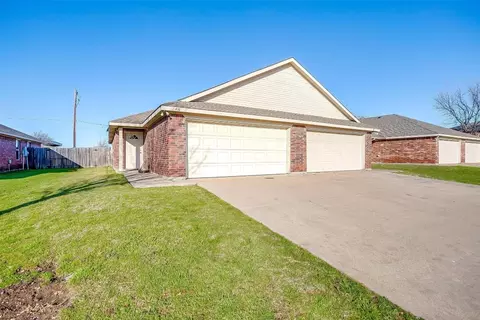 414 Amber Ln, Crowley, TX 76036