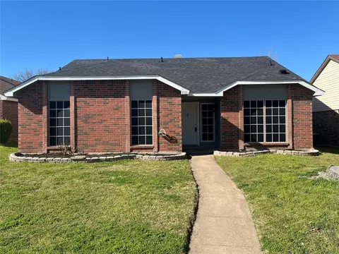 409 Sims Dr, Cedar Hill, TX 75104