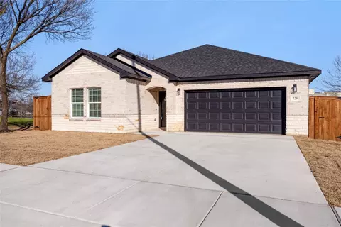 725 Exeter St, Fort Worth, TX 76104