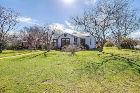 3700 Ellsmere Ct, Fort Worth, TX 76103