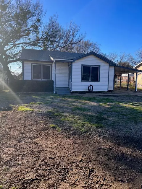104 Benton St, Nocona, TX 76255