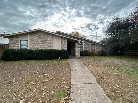 11762 Kilkirk Ln, Dallas, TX 75228
