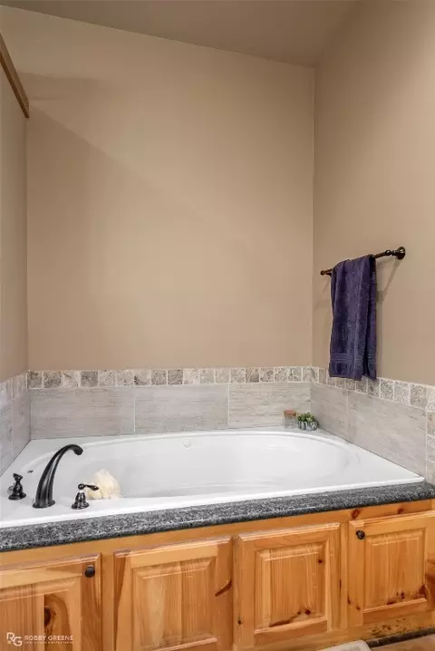 Bath - 688 Crouch Rd, Benton, LA 71006 photo 2 of 5
