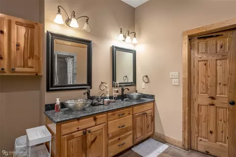 Bath - 688 Crouch Rd, Benton, LA 71006 photo 1 of 5