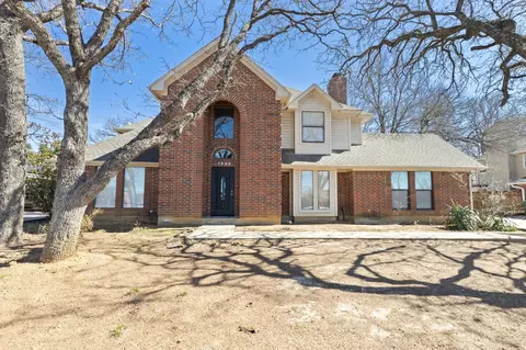 7328 Holiday Ln, North Richland Hills, TX 76182