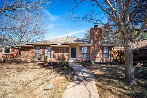 1419 Flamingo Dr, Lewisville, TX 75077