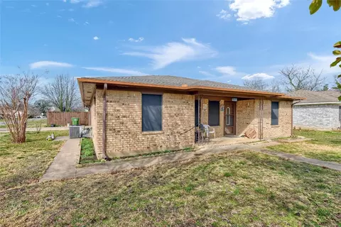 Exterior - 712 Maple St, Howe, TX 75459 photo 2 of 7