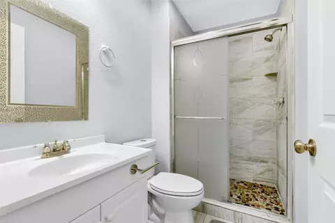 Bath - 712 Maple St, Howe, TX 75459 photo 3 of 3