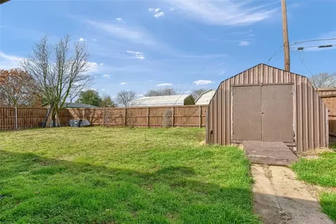 Exterior - 712 Maple St, Howe, TX 75459 photo 4 of 7