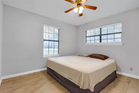 Bedroom - 712 Maple St, Howe, TX 75459 photo 4 of 7