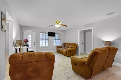 Living - 712 Maple St, Howe, TX 75459 photo 1 of 3