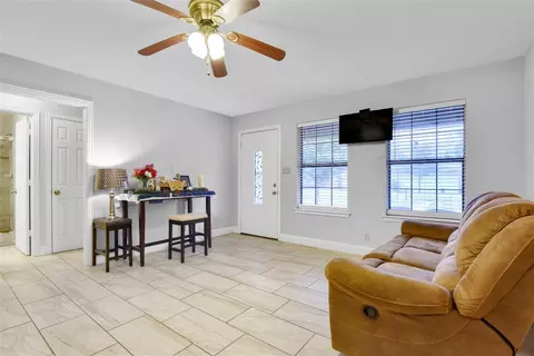 Living - 712 Maple St, Howe, TX 75459 photo 2 of 3