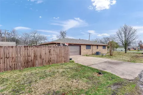 Exterior - 712 Maple St, Howe, TX 75459 photo 5 of 7
