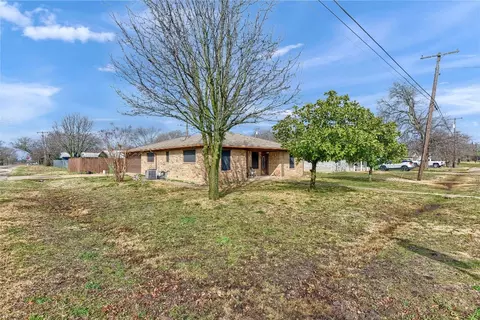 Exterior - 712 Maple St, Howe, TX 75459 photo 6 of 7