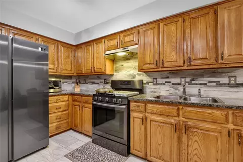 Kitchen - 712 Maple St, Howe, TX 75459 photo 2 of 2