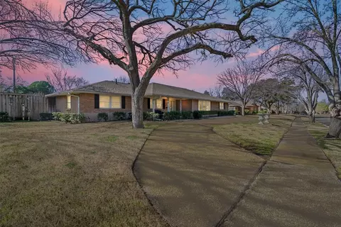 3648 Flair Dr, Dallas, TX 75229
