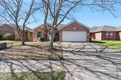 5419 Sabine Ln, Grand Prairie, TX 75052