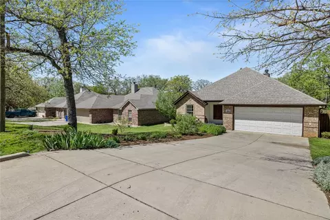 1111 N Stewart St, Azle, TX 76020