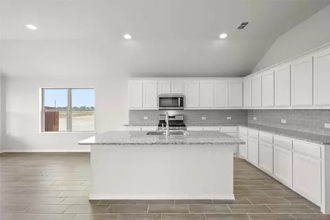 1908 Cheyenne Dr, Cleburne, TX 76033 photo 11
