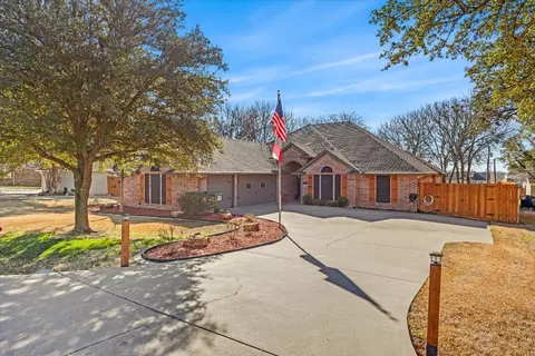207 Sunrise Dr, Granbury, TX 76049