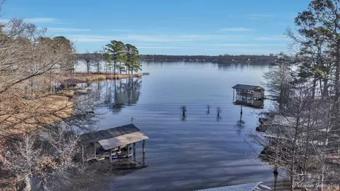 254 S Lakeshore Dr, Benton, LA 71006
