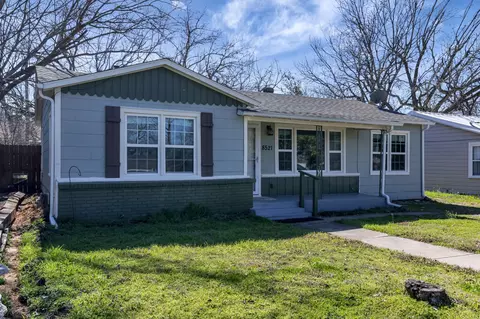 8521 Pemberton Ct, White Settlement, TX 76108