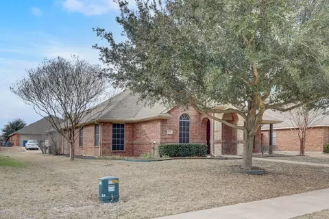 105 Buckingham Dr, Waxahachie, TX 75165