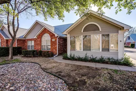 1014 Bridges Dr, Arlington, TX 76012