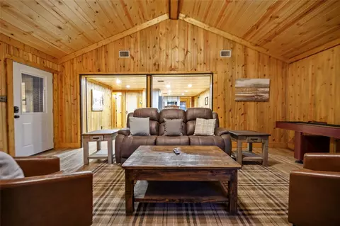 Living - 89 Greenling Rd, Broken Bow, OK 74728 photo 2 of 4