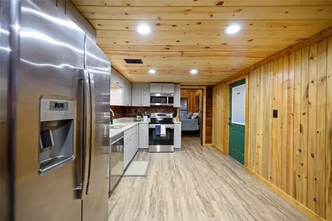 Kitchen - 89 Greenling Rd, Broken Bow, OK 74728 photo 3 of 3