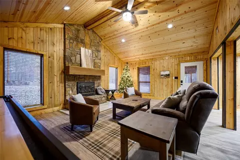 Living - 89 Greenling Rd, Broken Bow, OK 74728 photo 3 of 4