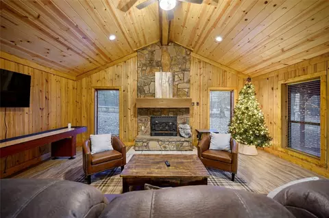 Living - 89 Greenling Rd, Broken Bow, OK 74728 photo 4 of 4