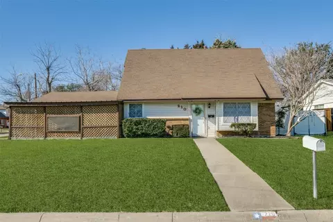 210 Eric Ln, Benbrook, TX 76126