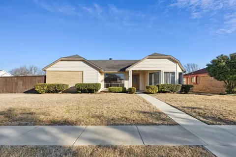 525 Quail Hollow Dr, Mesquite, TX 75150