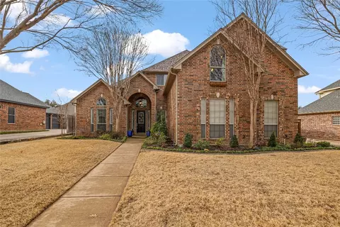 7904 Chapelwood Dr, North Richland Hills, TX 76182