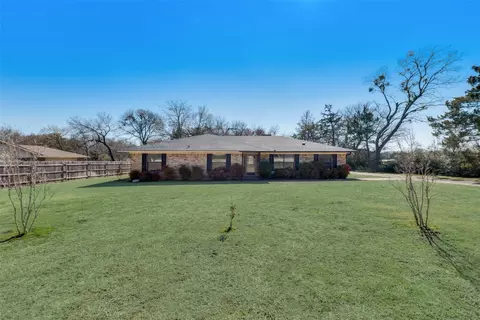1734 Tenderfoot Ln, Desoto, TX 75115