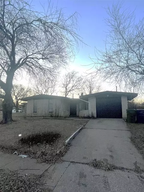 537 Henderson Cir, Garland, TX 75040
