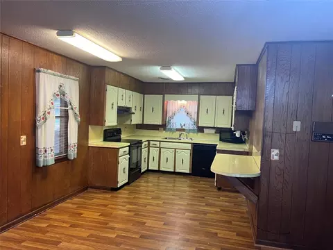 Kitchen - 904 Baker St, Springhill, LA 71075 photo 1 of 2