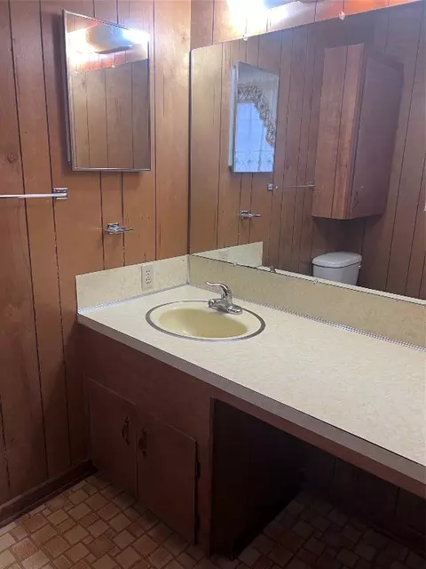 Bath - 904 Baker St, Springhill, LA 71075 photo 4 of 4