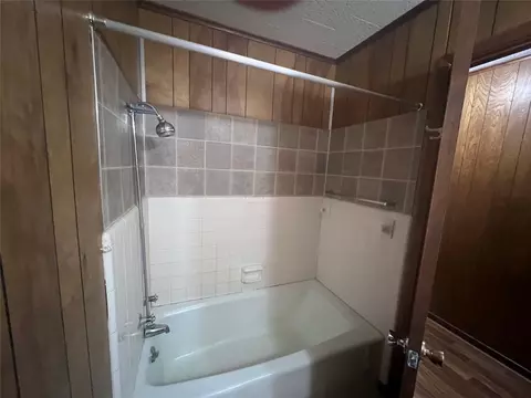 Bath - 904 Baker St, Springhill, LA 71075 photo 2 of 4