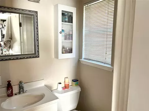 Bath - 600 Simmons Dr, Euless, TX 76040 photo 4 of 4