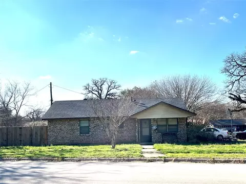 600 Simmons Dr, Euless, TX 76040
