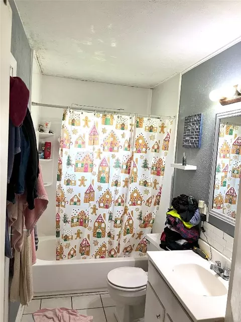 Bath - 600 Simmons Dr, Euless, TX 76040 photo 1 of 4