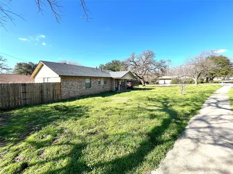 Exterior - 600 Simmons Dr, Euless, TX 76040 photo 2 of 12