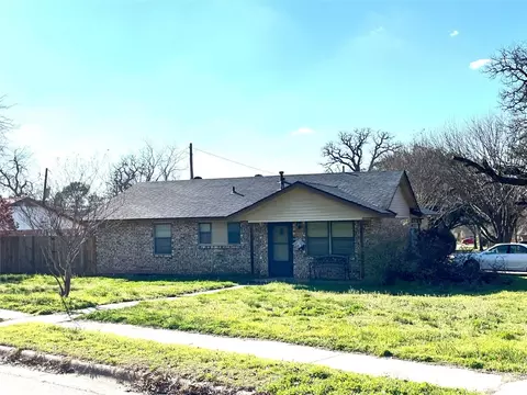 Exterior - 600 Simmons Dr, Euless, TX 76040 photo 11 of 12