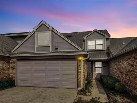 3203 Village Oak Dr, Arlington, TX 76017