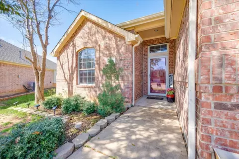117 Brookbank Ct, Crowley, TX 76036